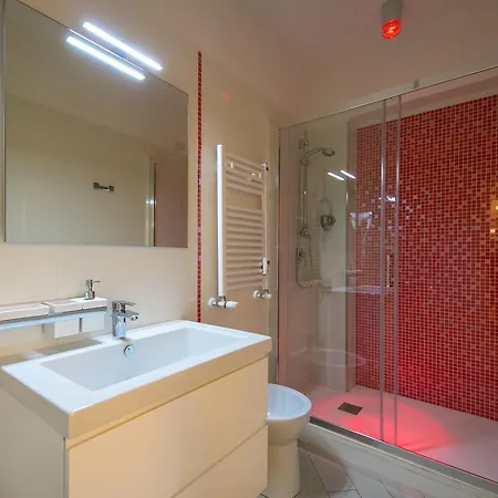 בית הארחה Tiburtina Elegance 4*