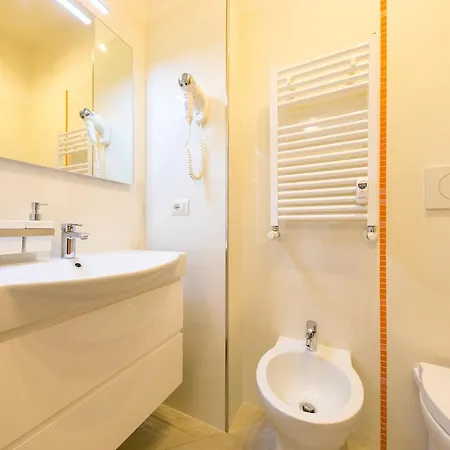 בית הארחה Tiburtina Elegance רומא